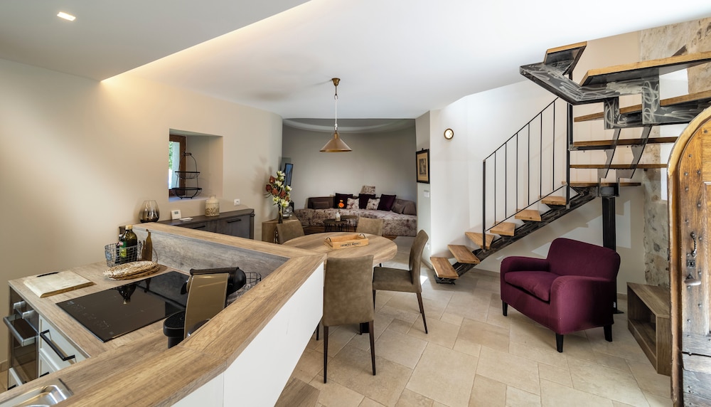 Le Chateau De Taulane 30/49