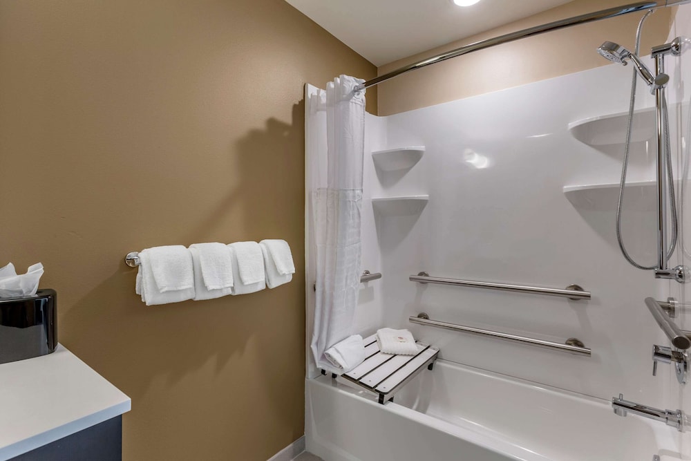 Comfort Suites Albuquerque Airport 12/34