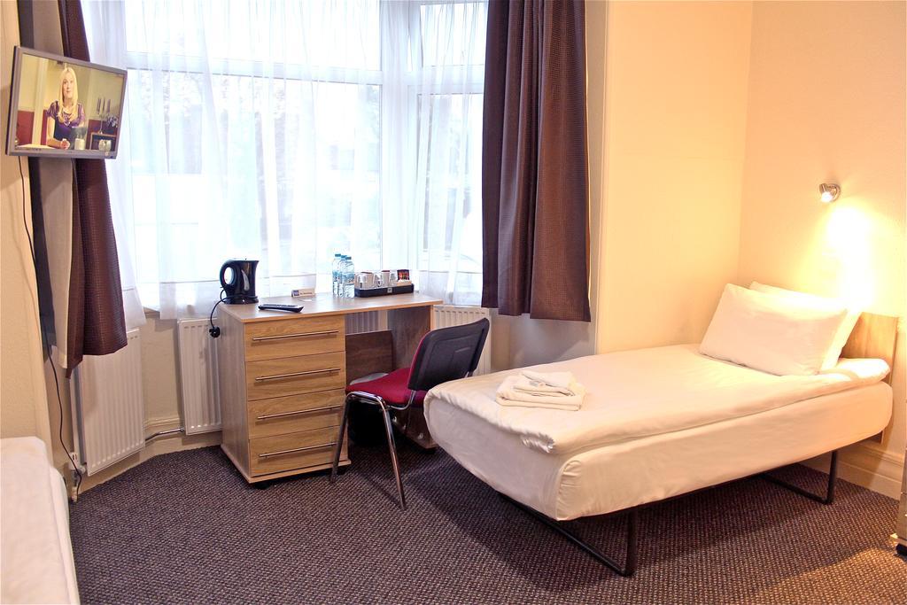 Central Hotel Golders Green 6/24