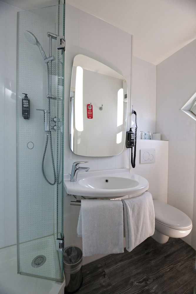 Ibis Hotel Koln Centrum 68/68