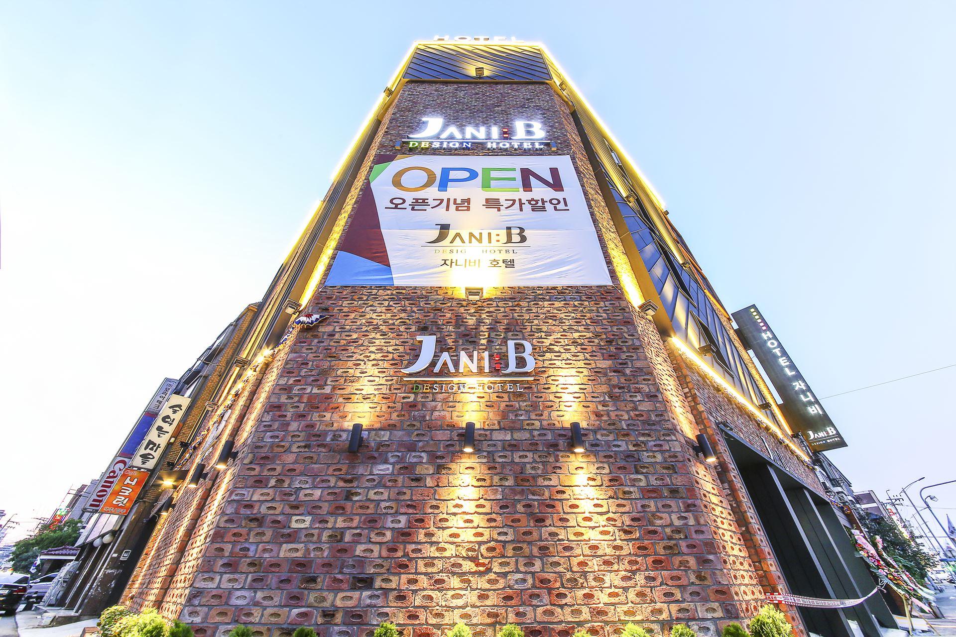 Jani B Hotel 12/56