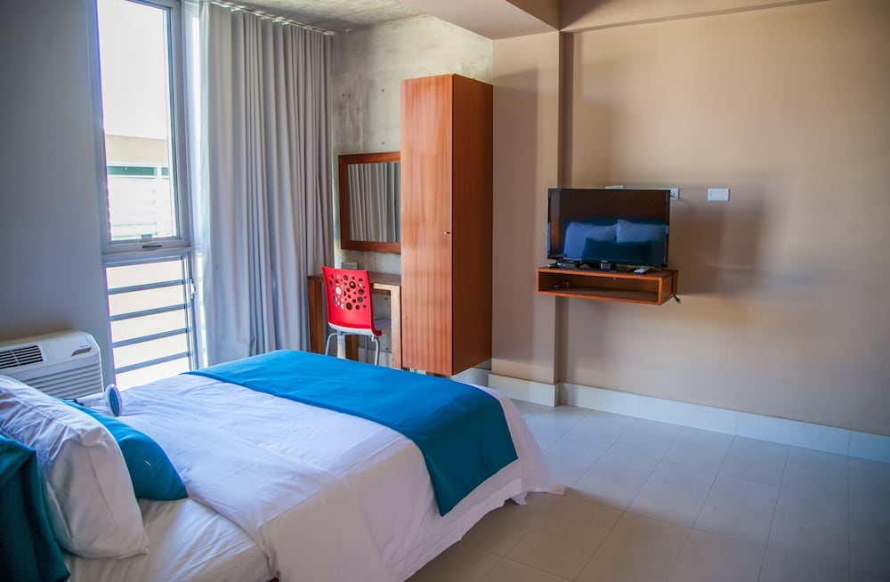 ROOM, QUEEN BED
