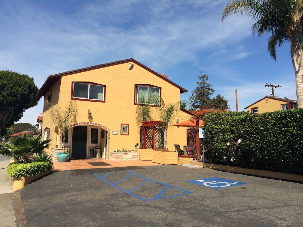 Oasis Inn & Suites 5/50