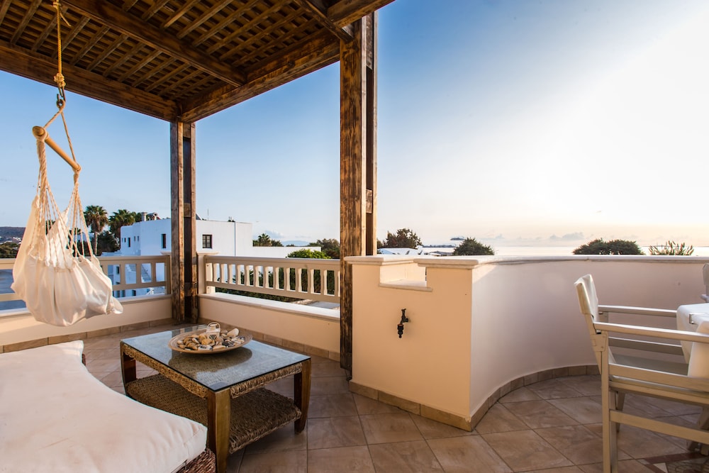 Athina Studios & Suites 28/50