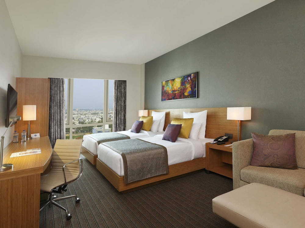 PREMIUM, EXECUTIVE, LOUNGE ACCESS