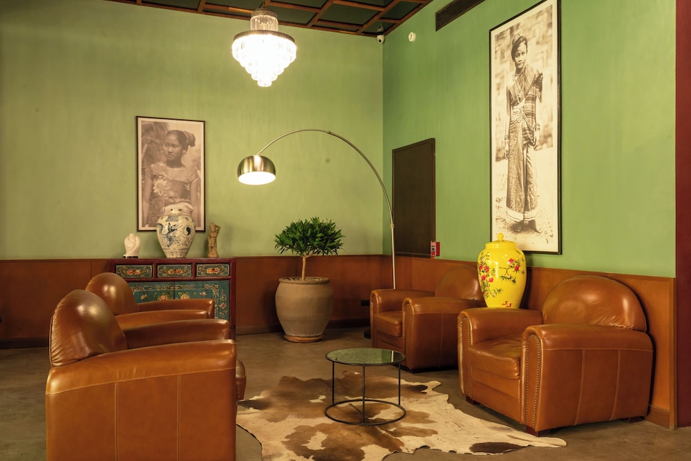 Lao Poet Hotel 51/71