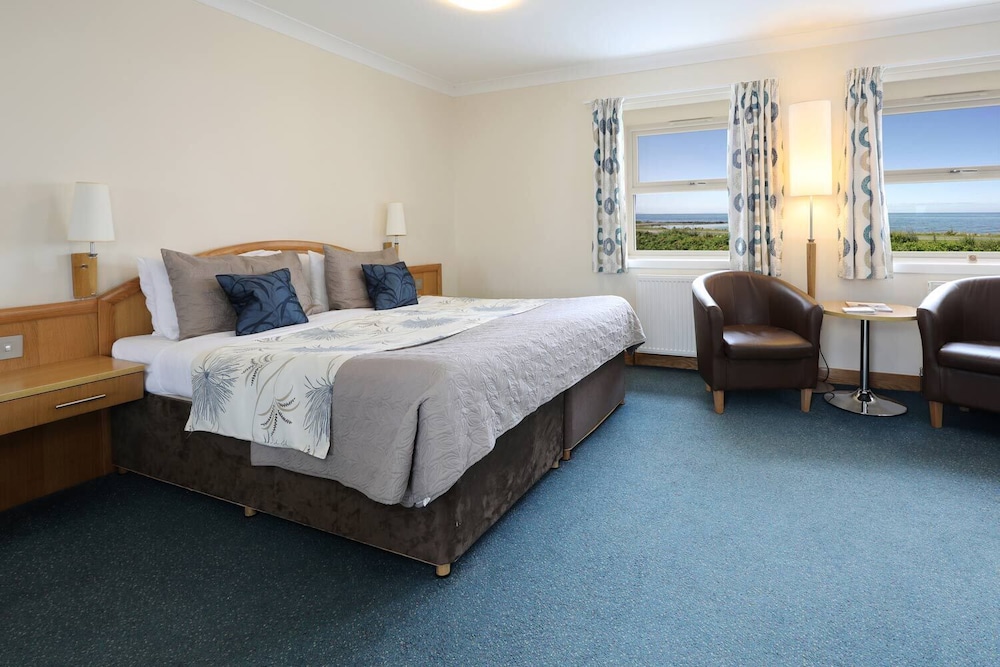 Woodland Bay Hotel 7/50