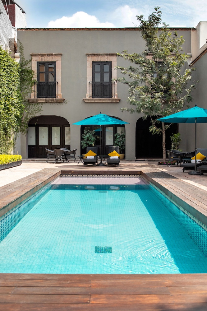 Meson de Santa Rosa Luxury Hotel 3/70