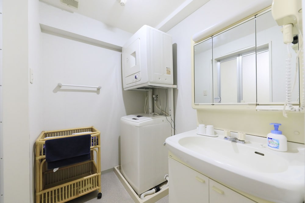 Katsuura Hilltop Hotel & Residence 50/50