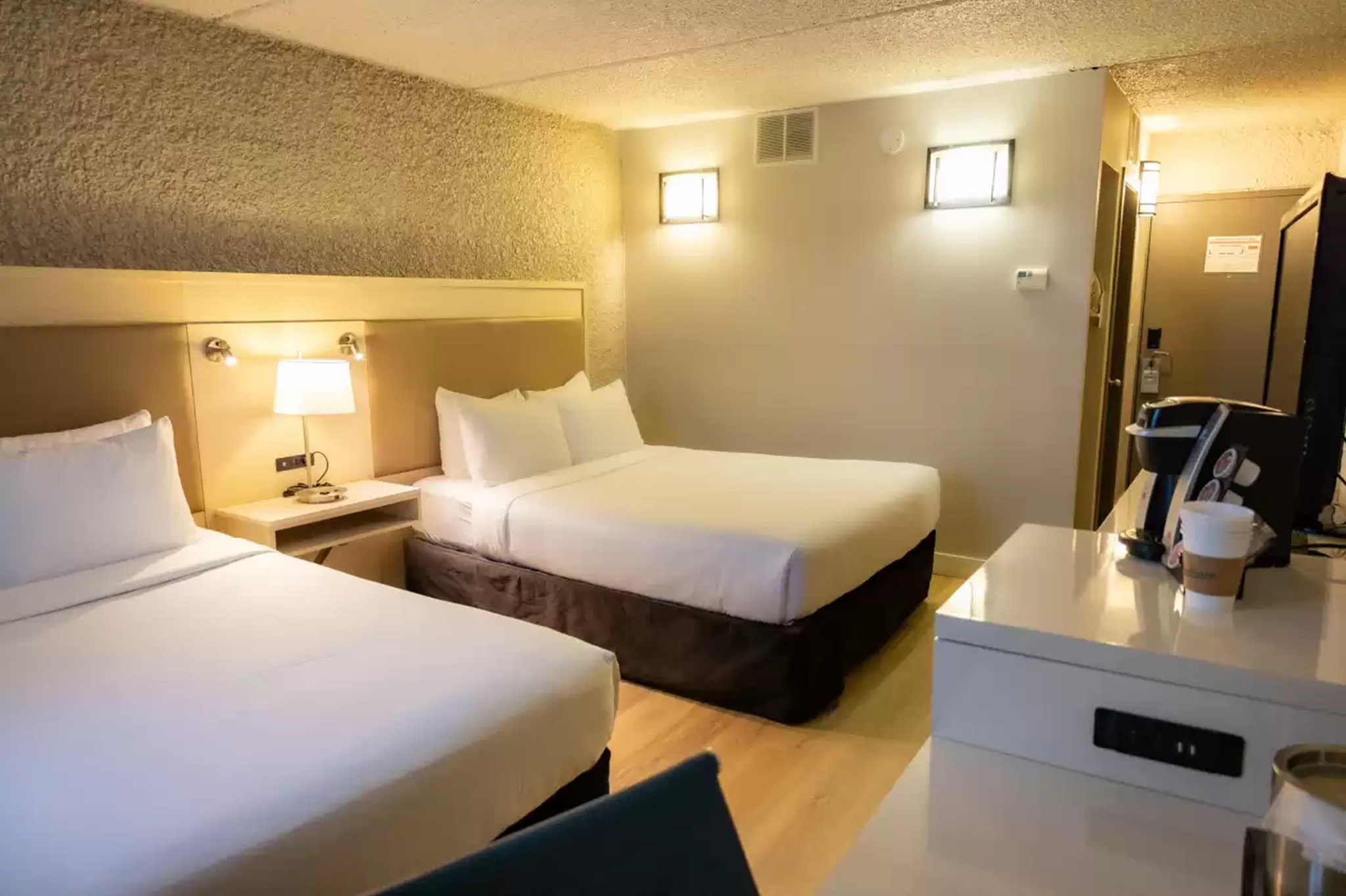 غرفة بسريرين مزدوجين، Radisson Hotel Fort St. John, BC 2/2