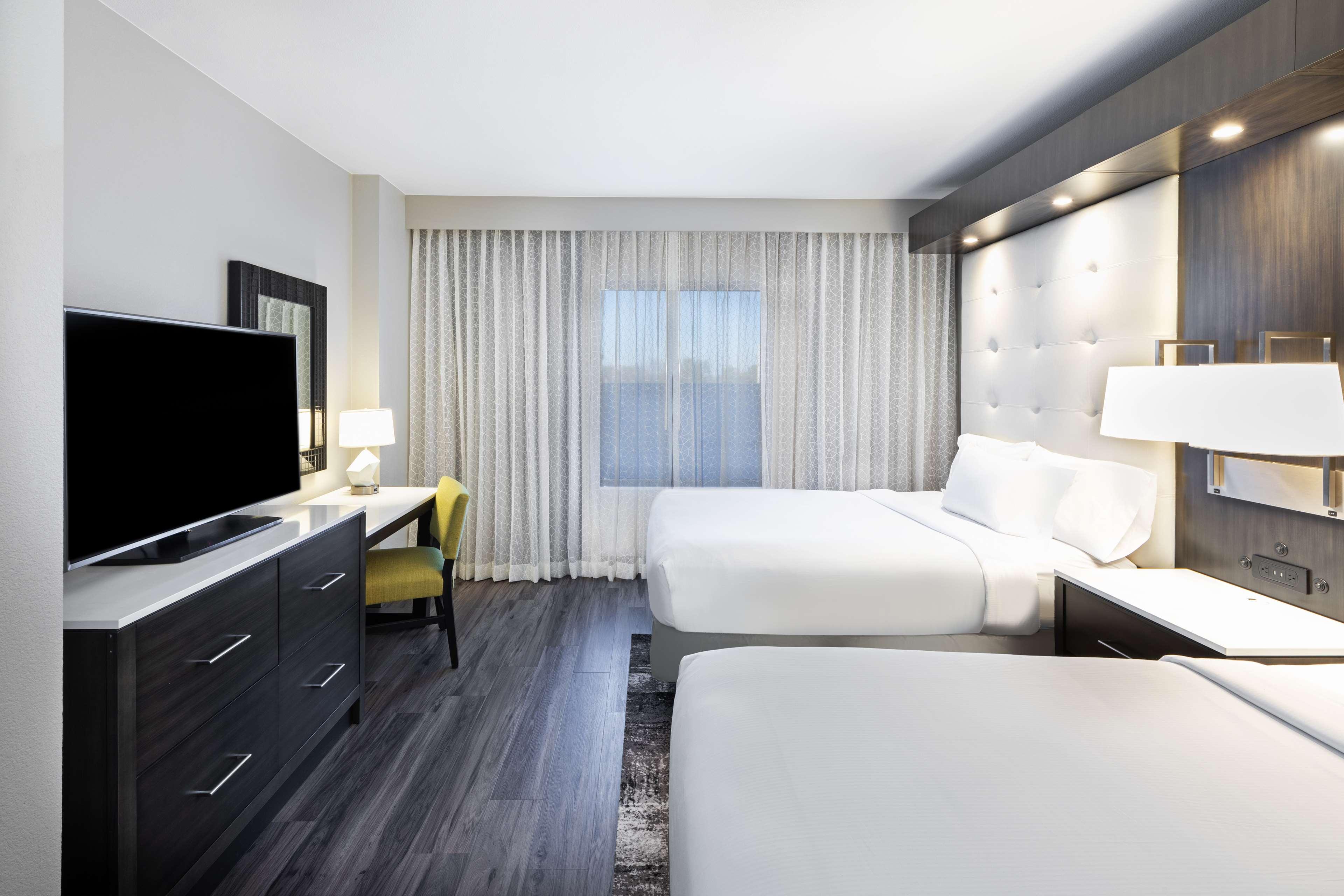 2 ROOMS, SUITE, 2 QUEEN BEDS