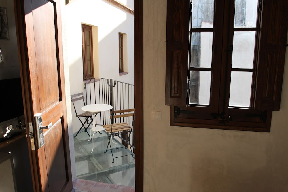 Amfores Boutique Guest House 33/65