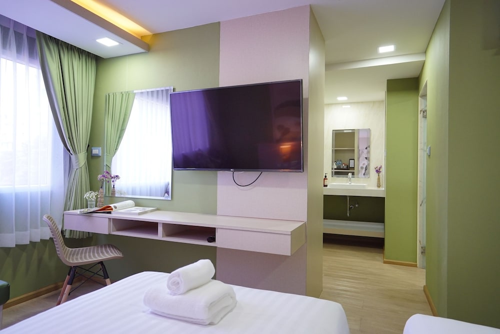 THE QUBE FIFTY HOTEL 15/50