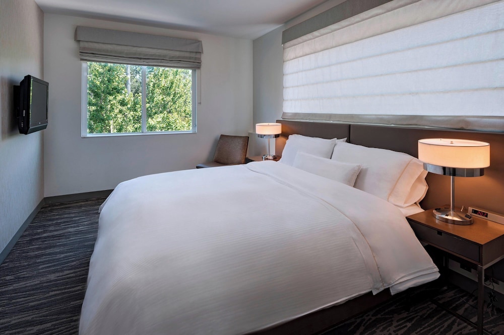 Executive, Suite, King Bed, Sofa, Corner