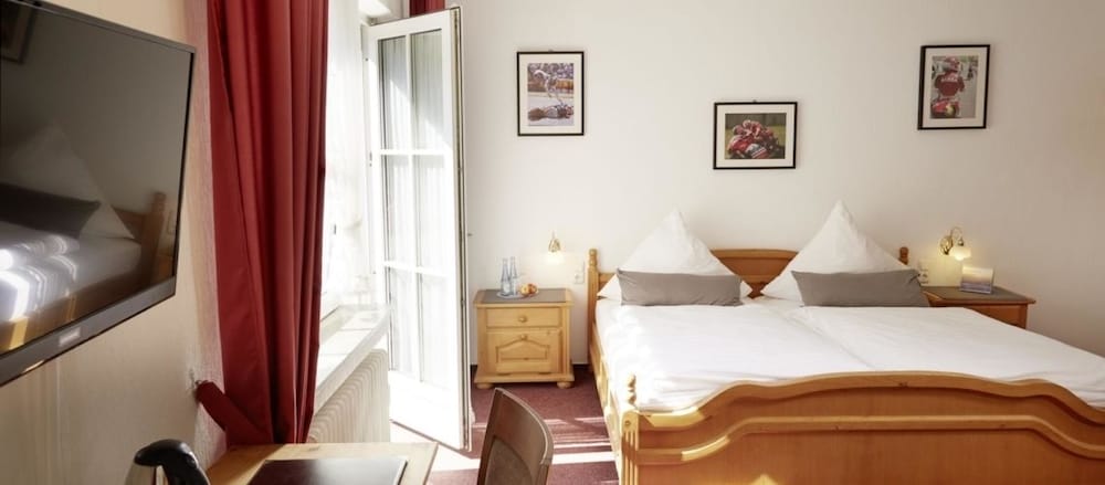 Landhotel Haus Dumicketal 4/28