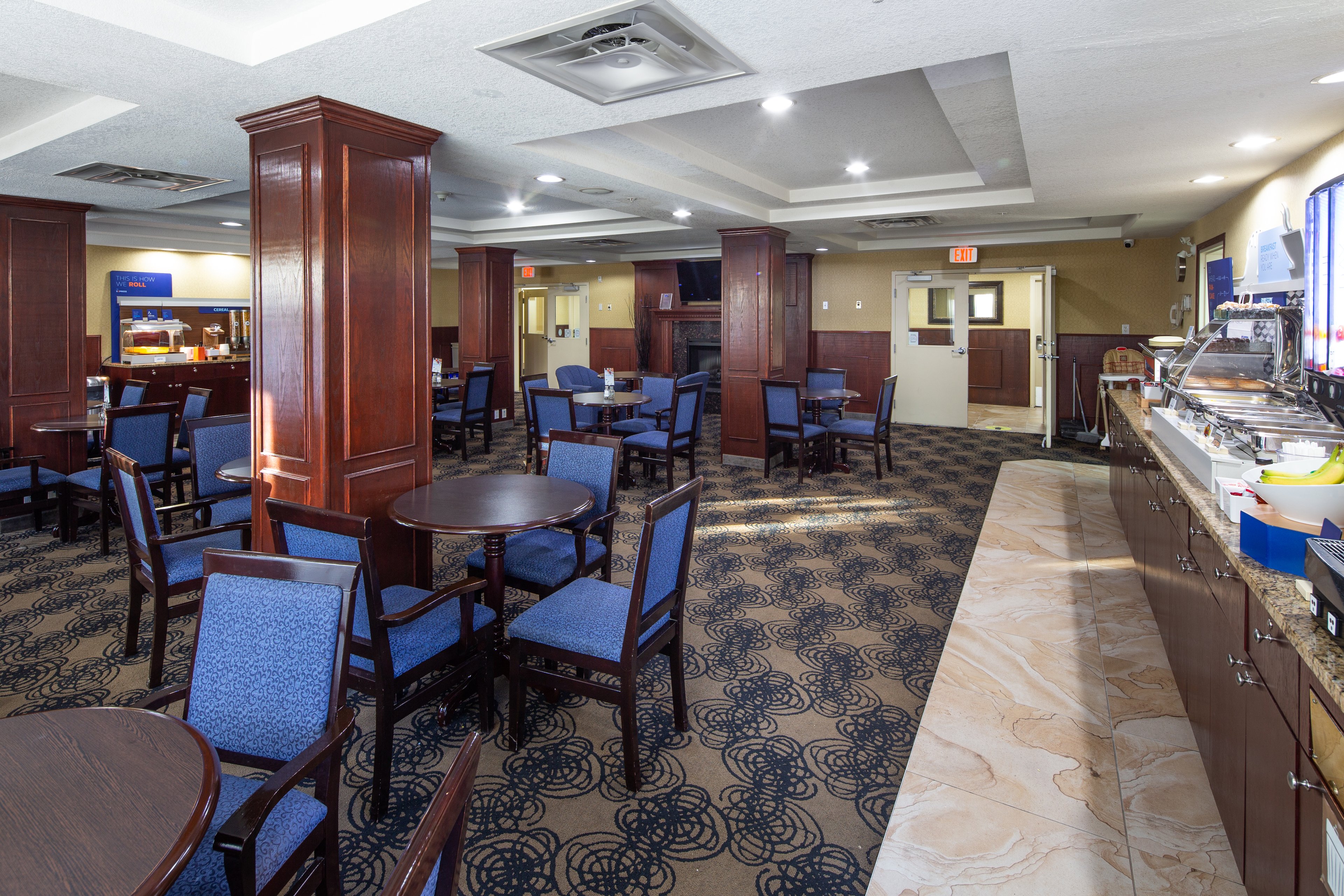 Holiday Inn Express Hotel Suites Edson 36/50