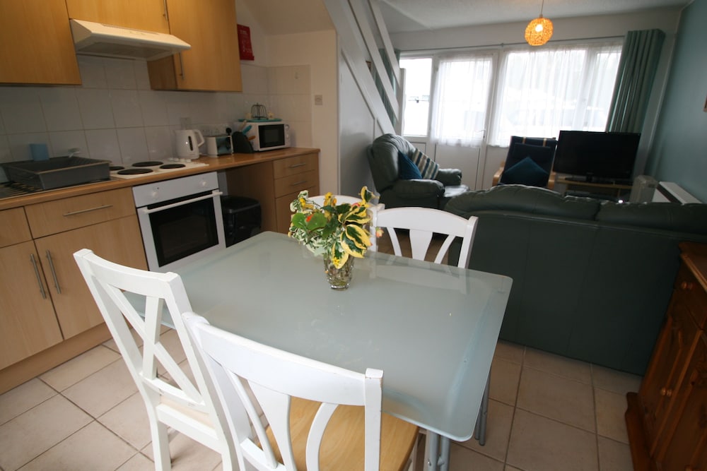 Freshwater Bay Holiday Cottages 47/50