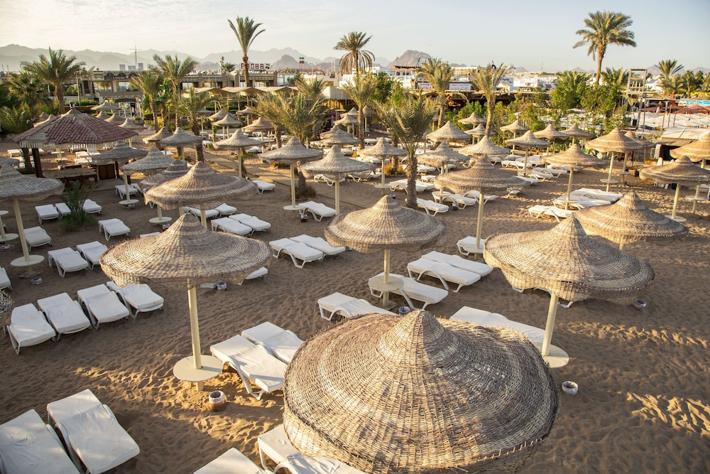 Cataract Lyalina Beach 25/44