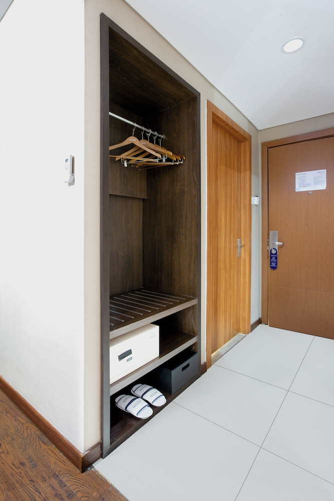 Aston Jember Hotel and Conference Center 35/65