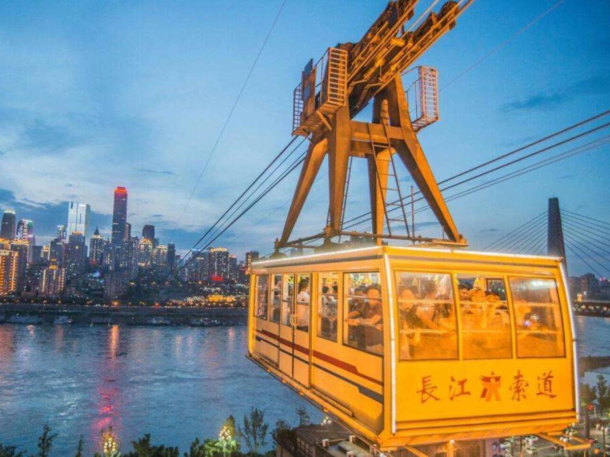 7 Days Premium (Chongqing Nanping Pedestrian Street Light Rail Station) 3/27