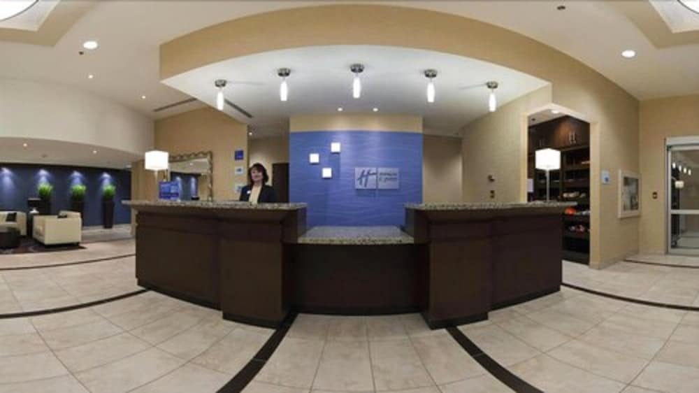 Holiday Inn Express Suites Chatham South 6/75