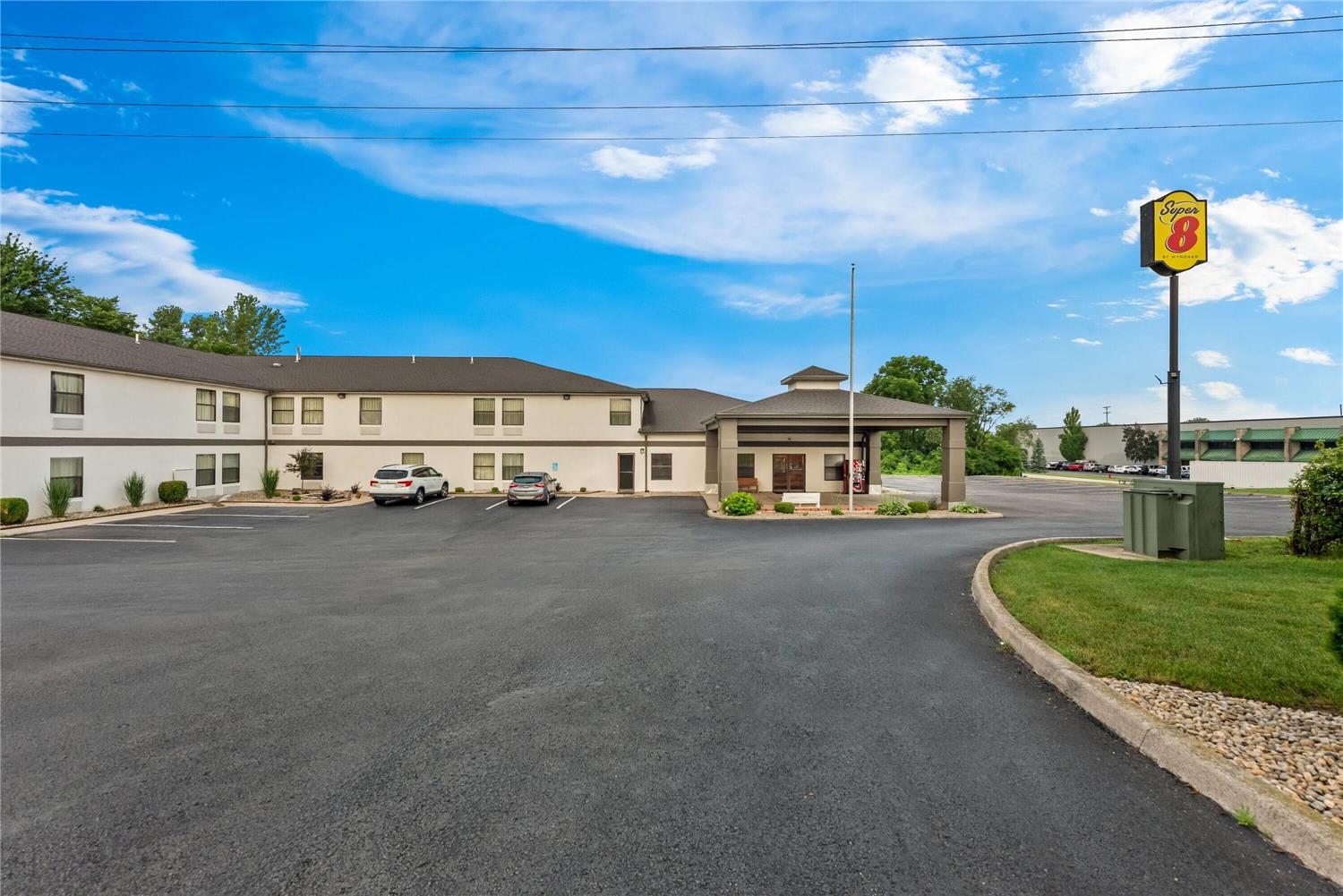 Super 8 by Wyndham Bellefontaine 36/38