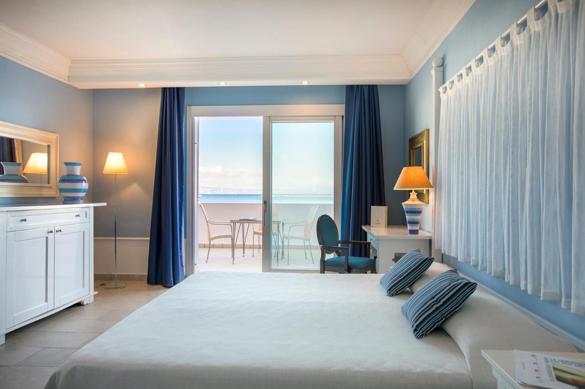 Deluxe, Quadruple, Sea View, Sofa