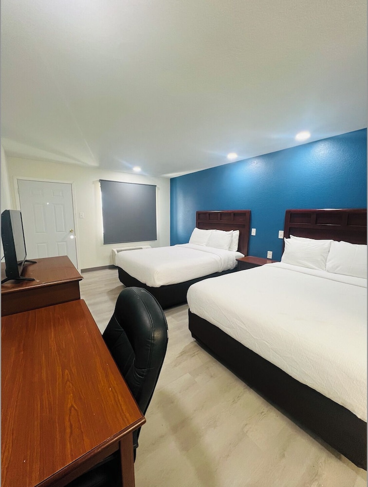 Hallmark Inn and Suites 17/30