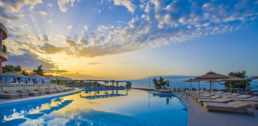 Alia Palace - Adults Only 35/50