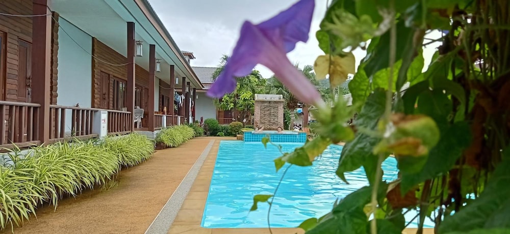 Khum Laanta Resort 56/66