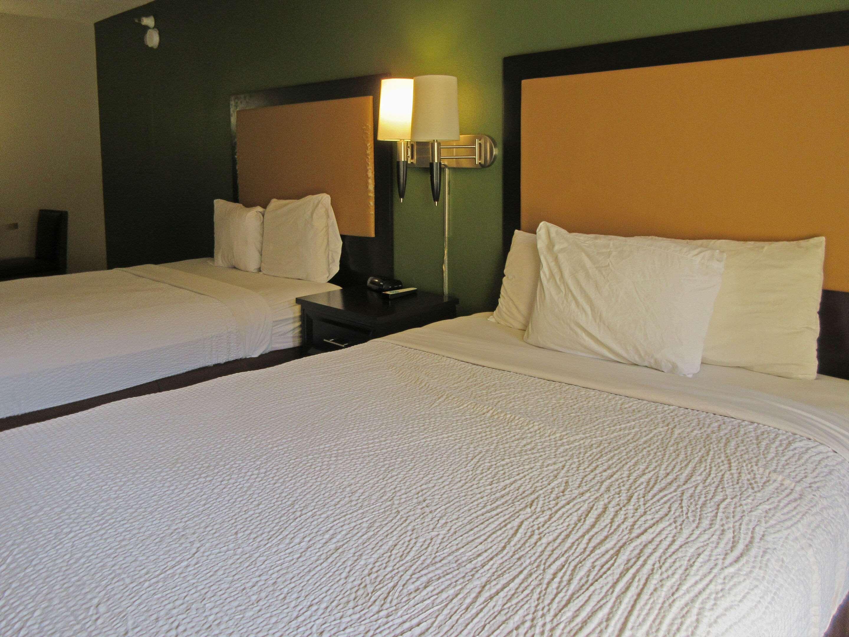 ROOM, 2 DOUBLE BEDS