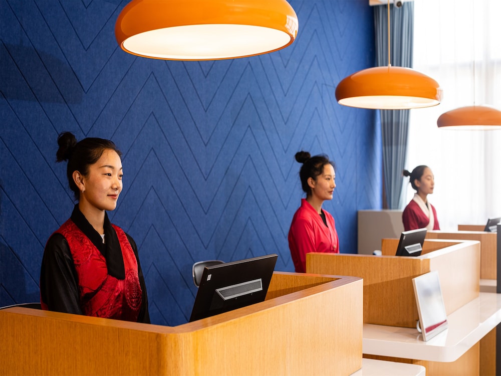 Holiday Inn Express Litang 9/78