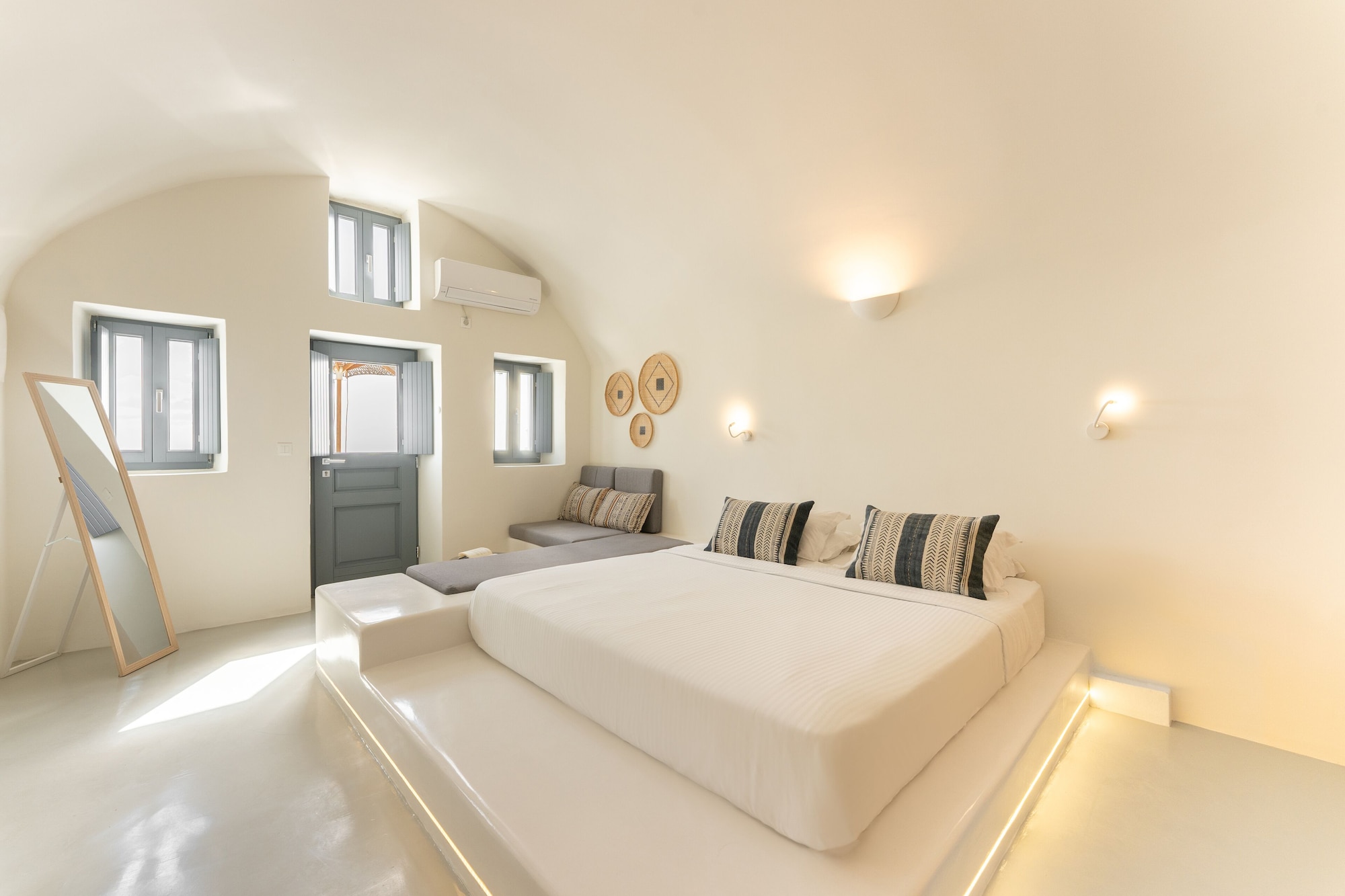 JUNIOR SUITE, CALDERA VIEW, OUTDOOR JETTED TUB