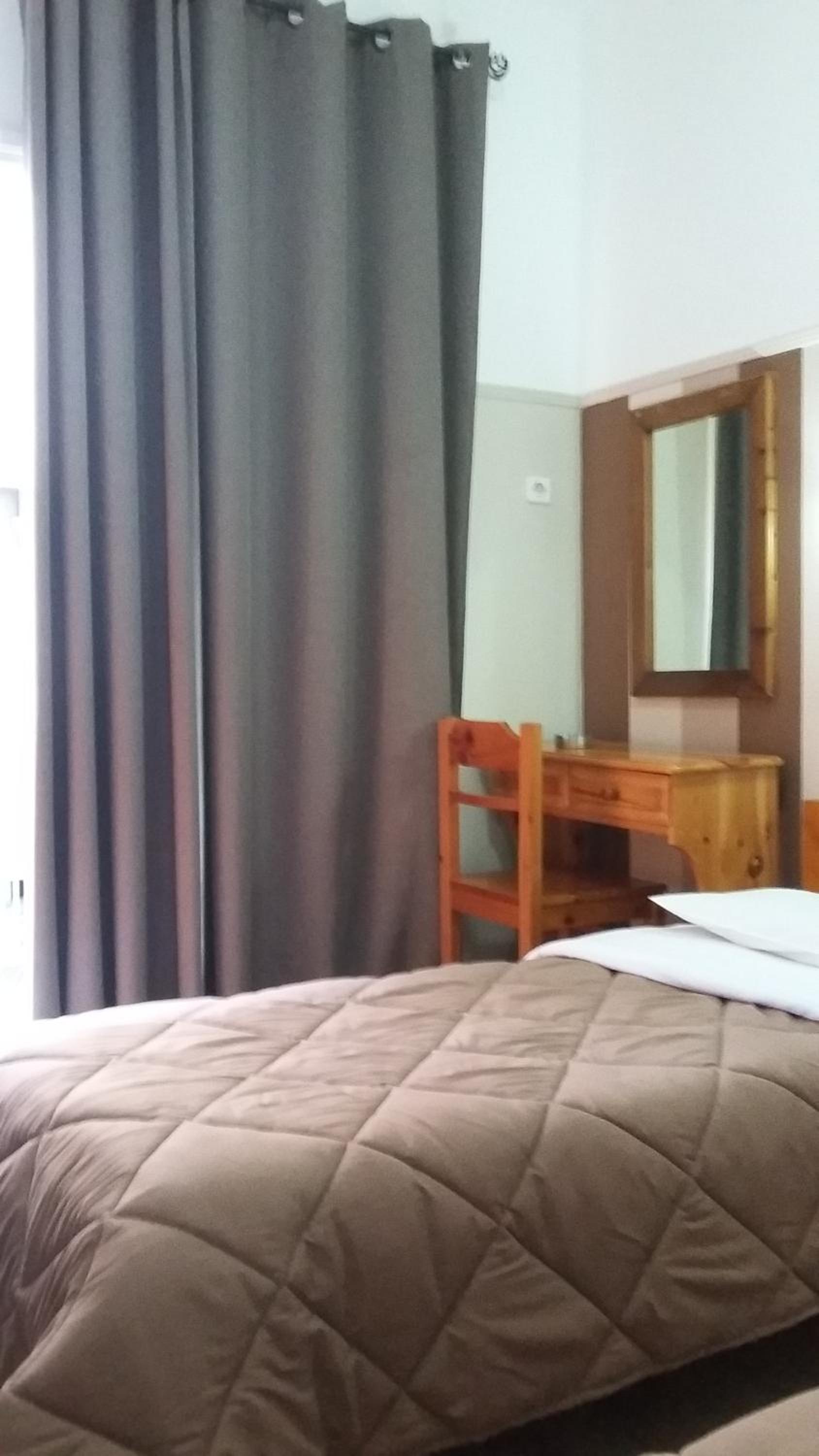 ROOM, SINGLE