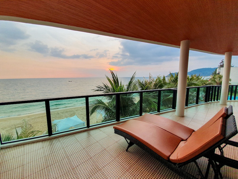 Saint Tropez Beach Resort Hotel 3/74