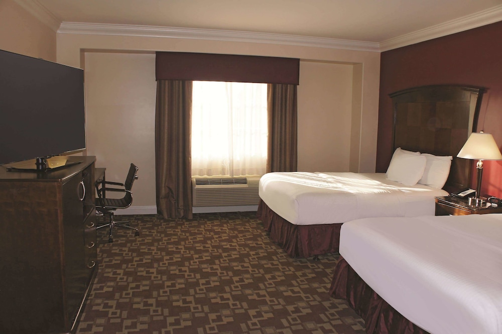 La Quinta Inn Suites Moreno Valley 10/53
