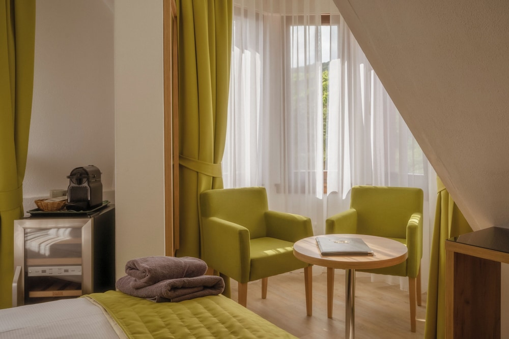 Historisches Hotel Weinrestaurant Zum Grünen Kranz 26/50