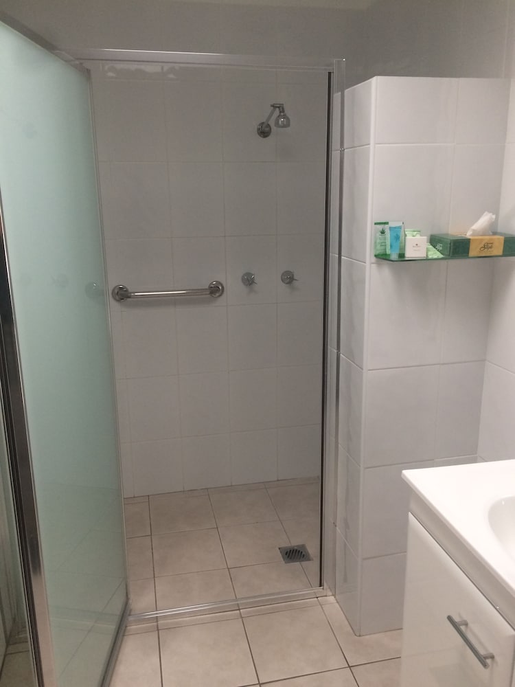 Alexander Motor Inn Moree 7/34