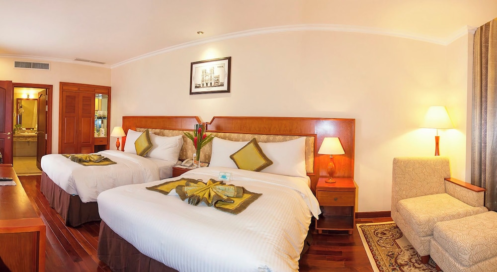 First, Deluxe, Executive, 2 Queen Beds