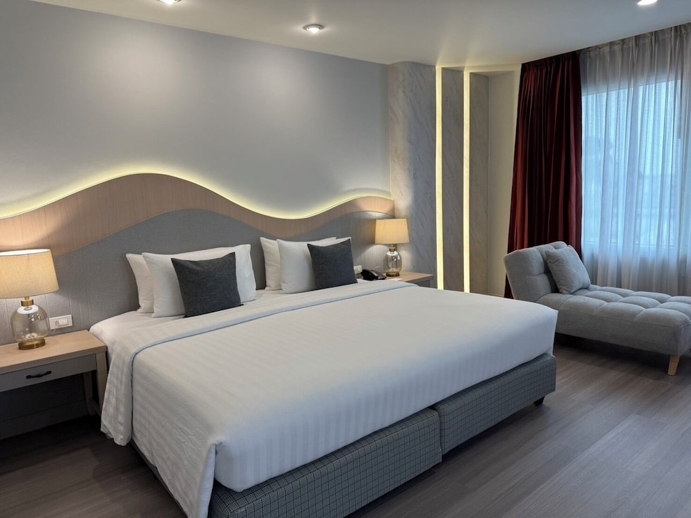 غرفة غراند ركنية بسرير كينج