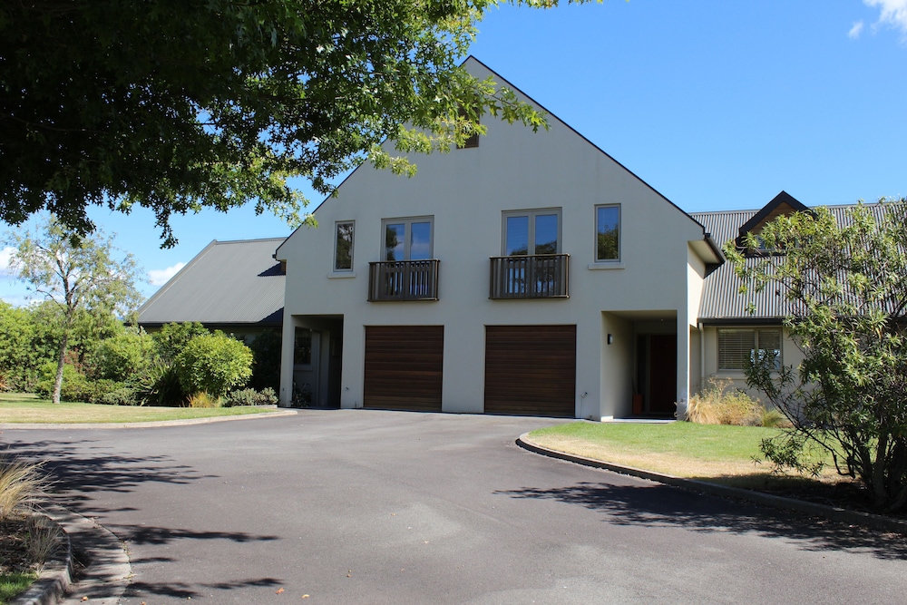 Vintners Retreat 4/50