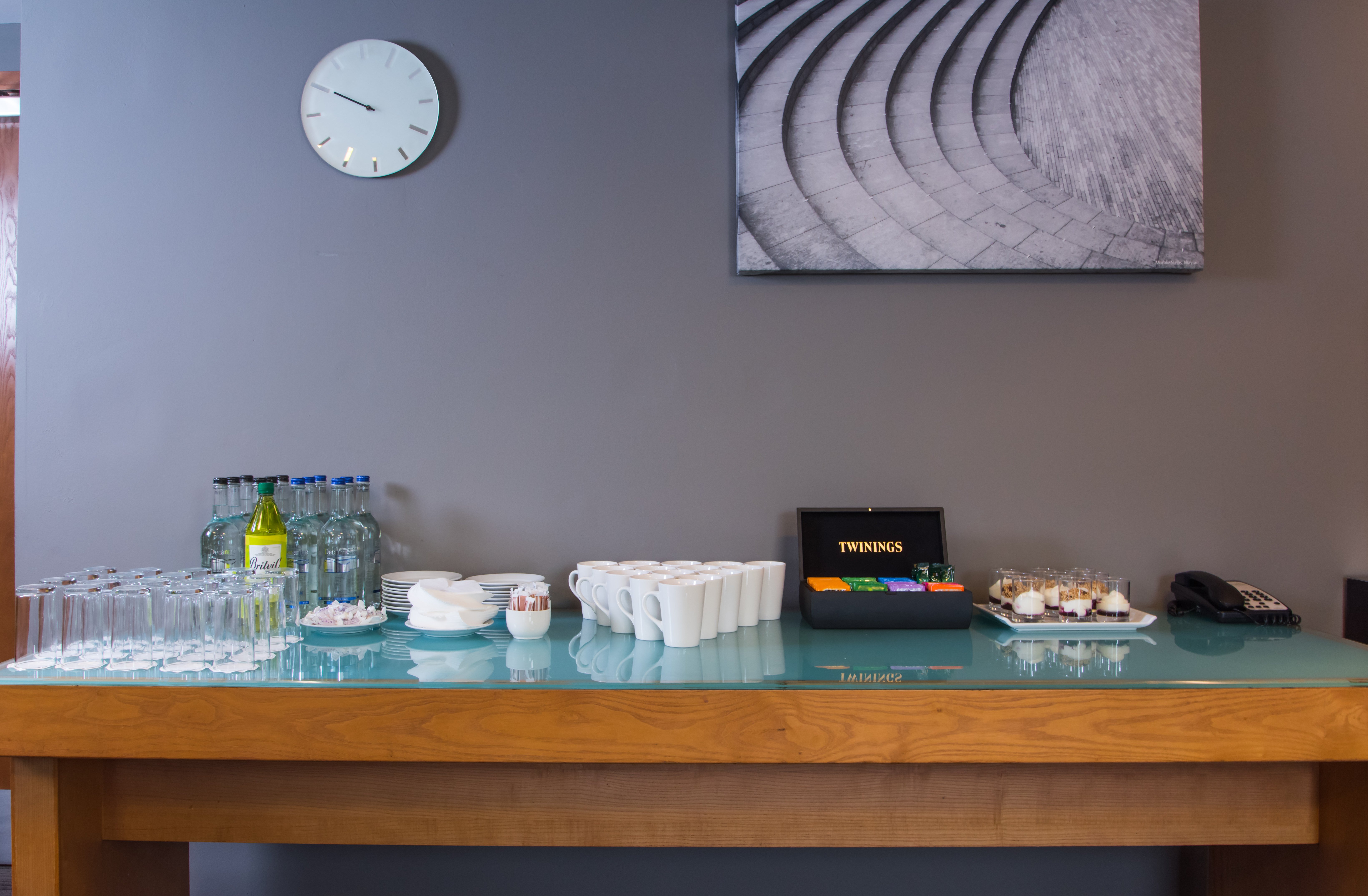 Holiday Inn London West 10/75