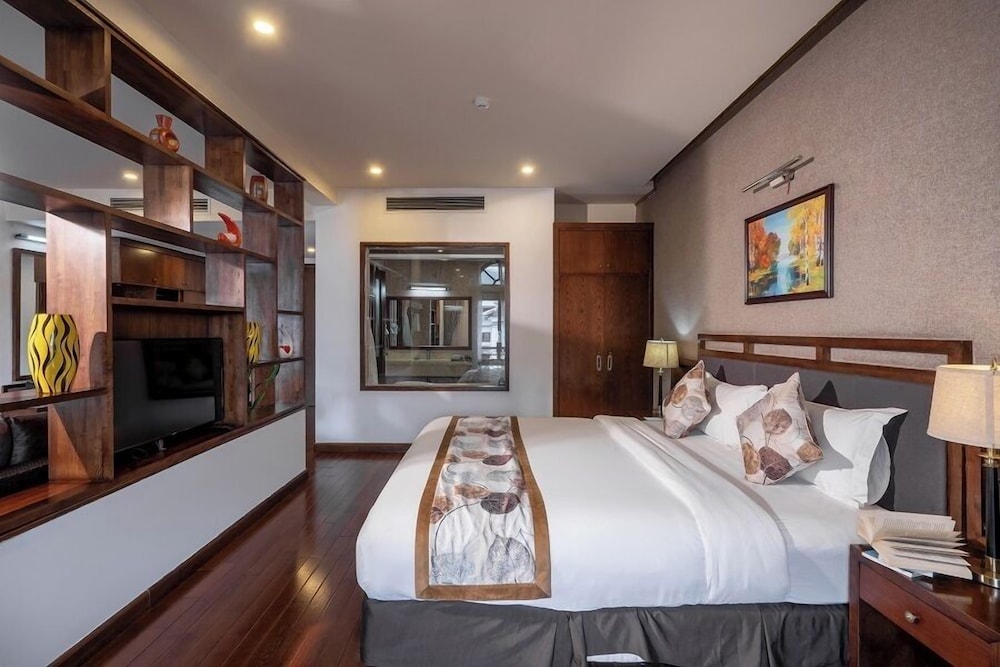 GRAND, SUITE, CITY VIEW