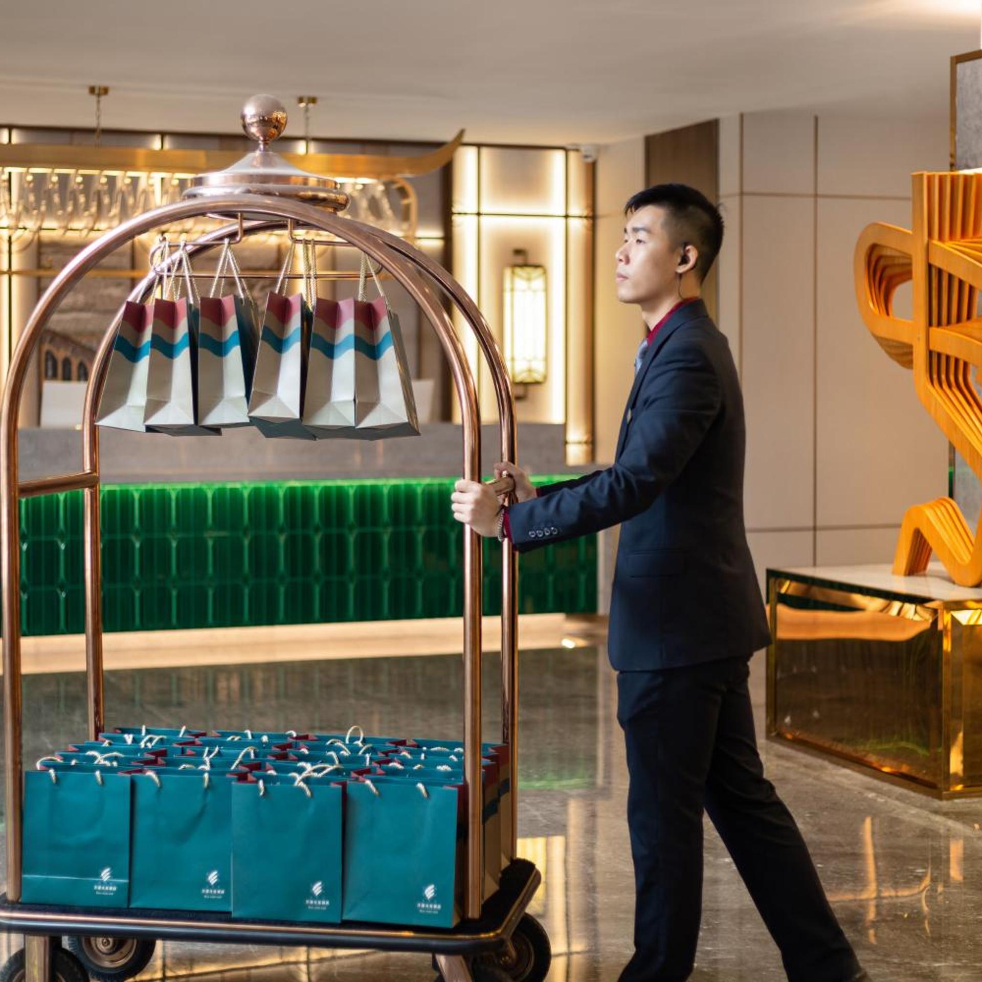 MEHOOD LESTIE HOTEL 23/53