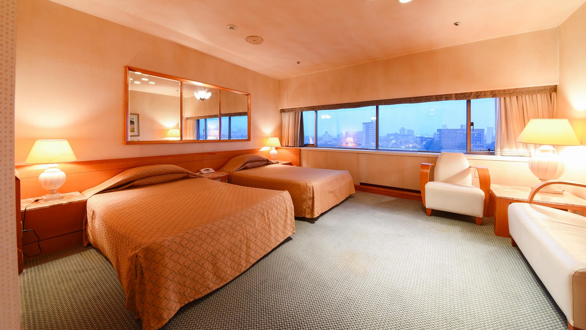 Deluxe, Twin Beds, River View, Night View