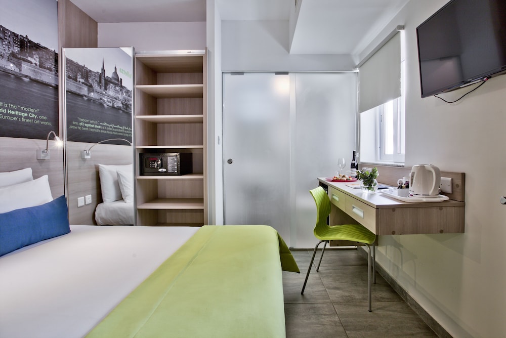 Santana Hotel 36/77