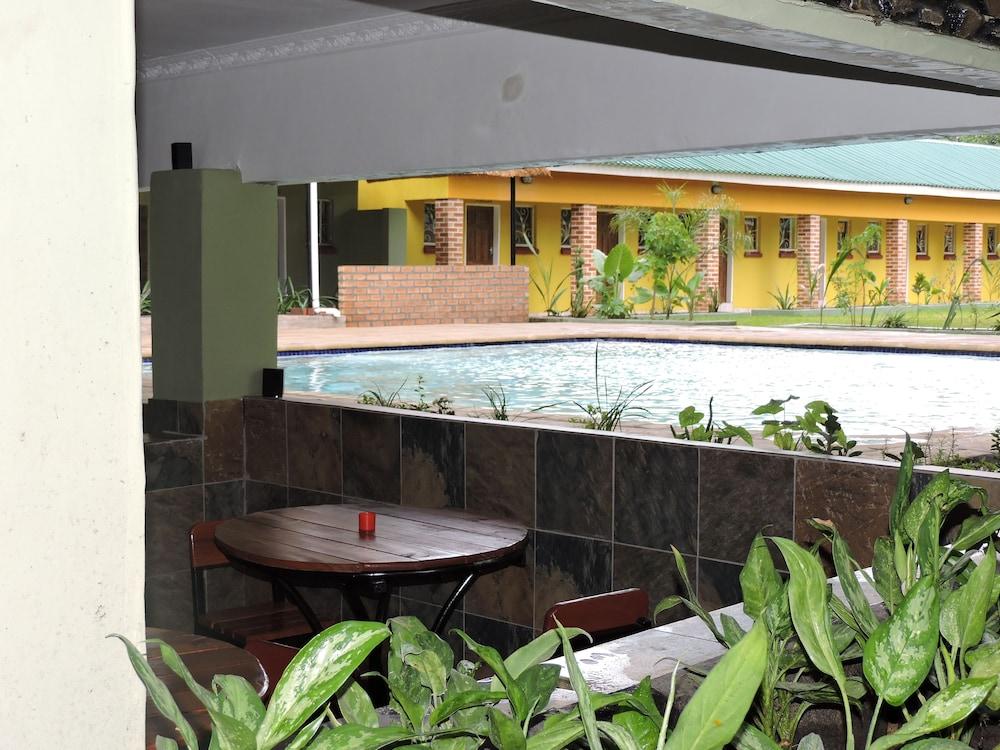 Café Zambezi House Of Africa - Hostel 11/15