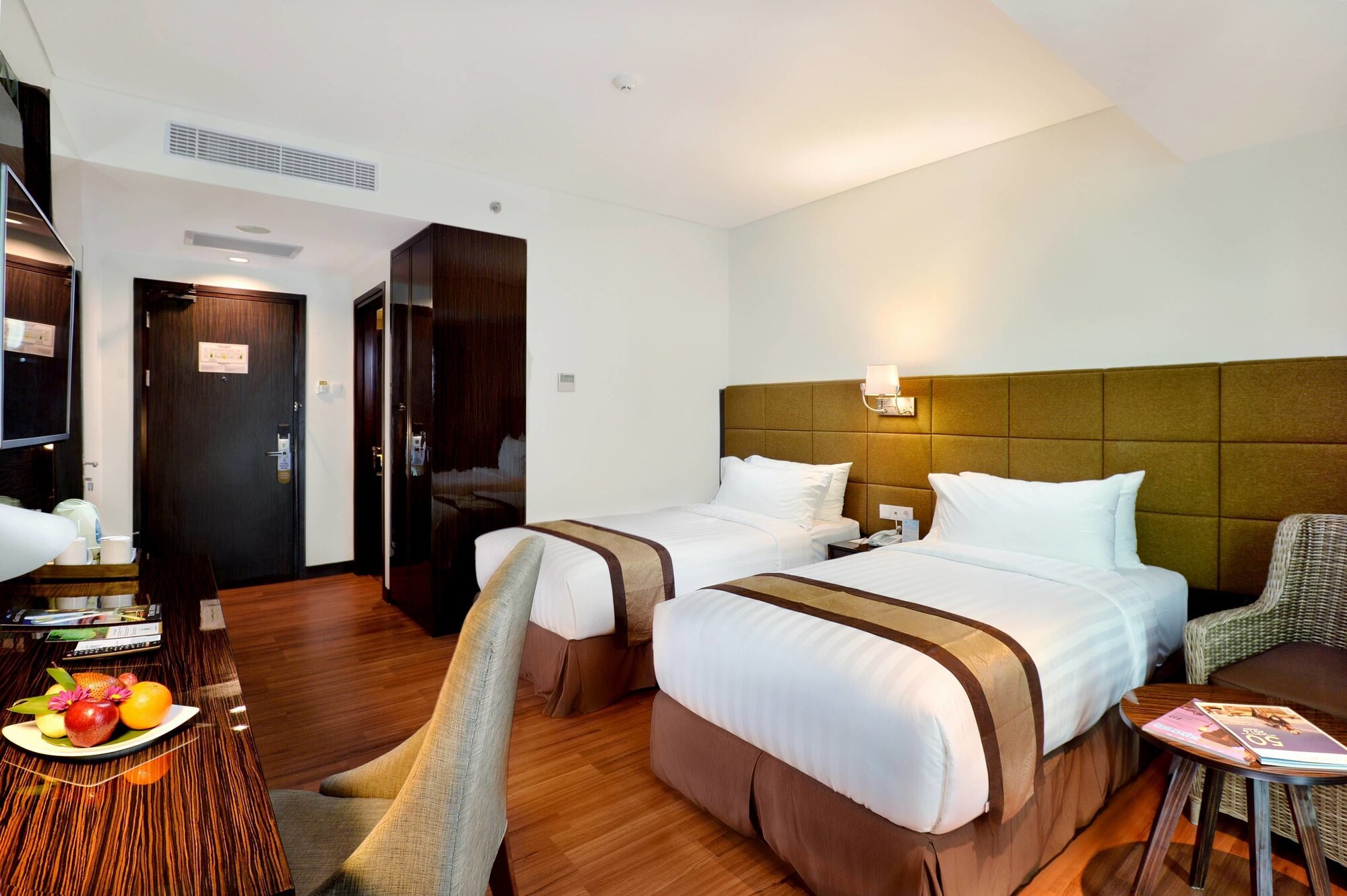 DELUXE, TWIN BEDS
