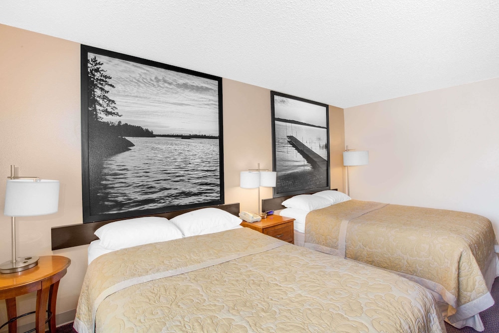 Super 8 by Wyndham Clear Lake 13/58
