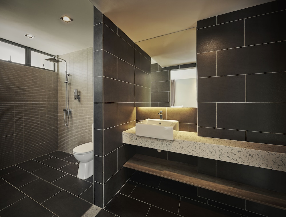 Tropics Eight Suites 15/61